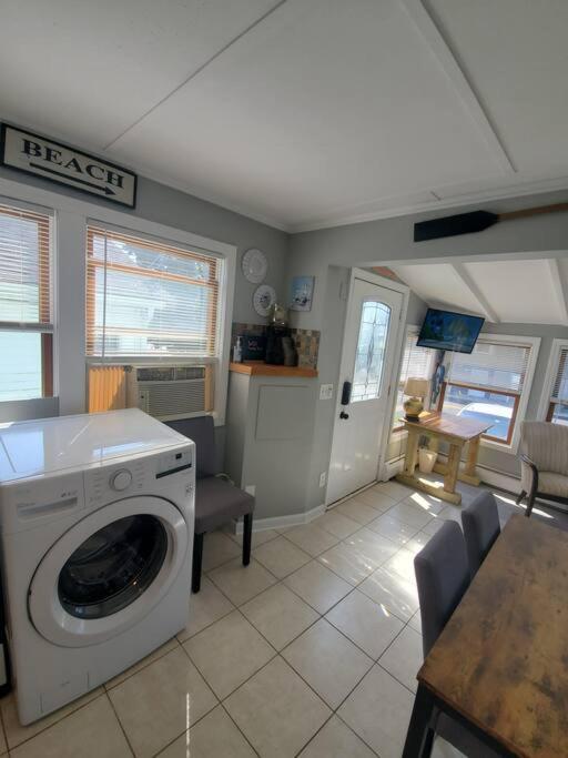 Beachy Bay Breeze Bungalow 2Br With Parking And Close To Many Amenities. West Haven Exteriér fotografie
