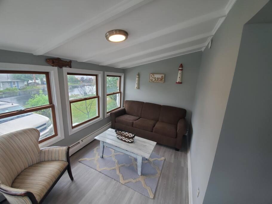 Beachy Bay Breeze Bungalow 2Br With Parking And Close To Many Amenities. West Haven Exteriér fotografie