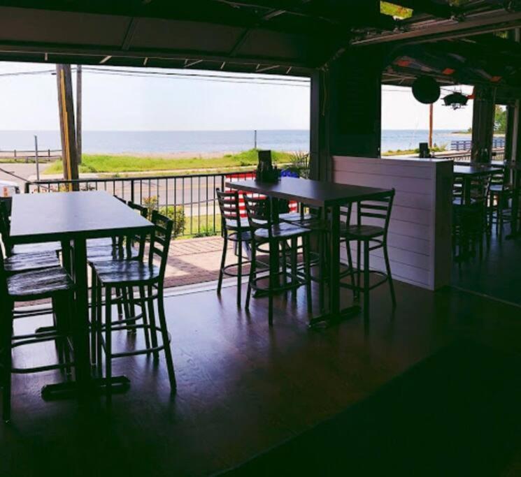 Beachy Bay Breeze Bungalow 2Br With Parking And Close To Many Amenities. West Haven Exteriér fotografie