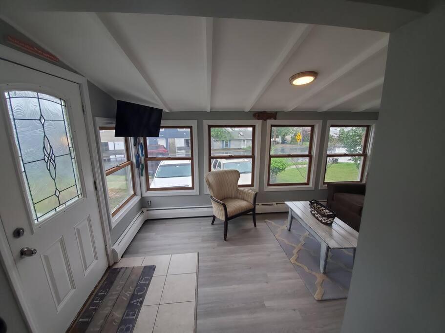 Beachy Bay Breeze Bungalow 2Br With Parking And Close To Many Amenities. West Haven Exteriér fotografie